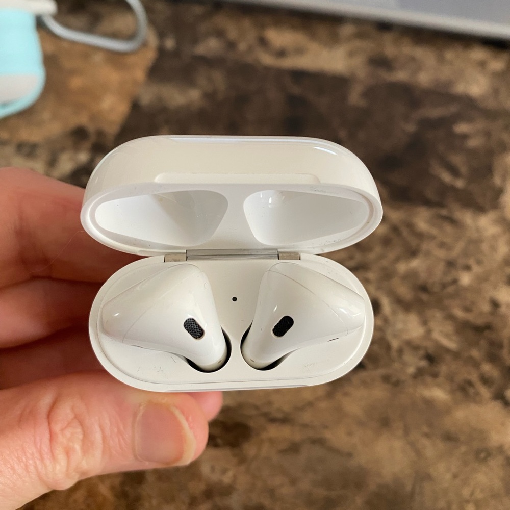 Apple AirPods 2nd Generation